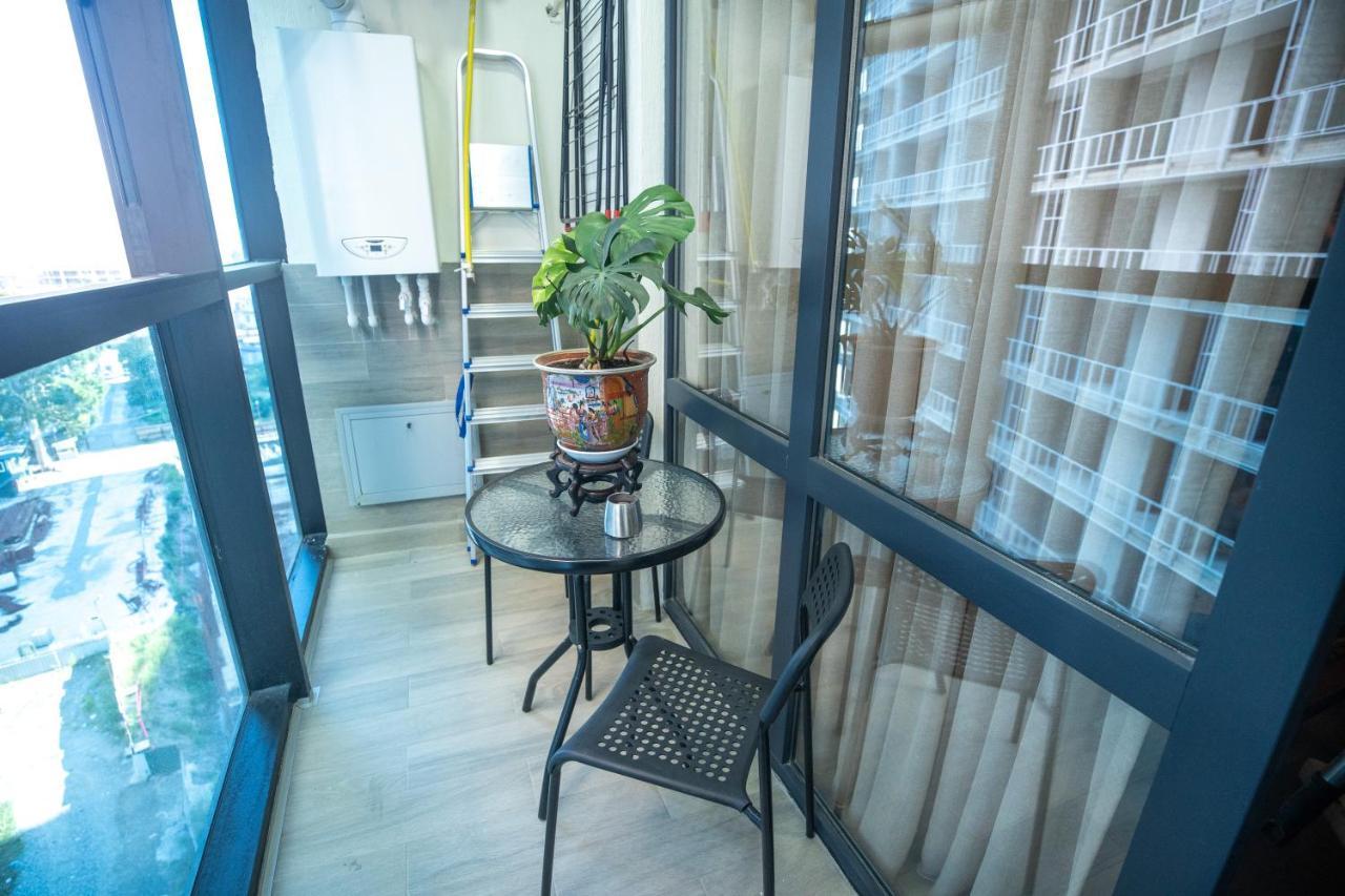 Ramada Skytower Apartment Batumi Exterior foto